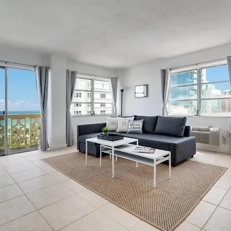 1101- Luxurious 1Br & 2 Bath With City & Ocean Views